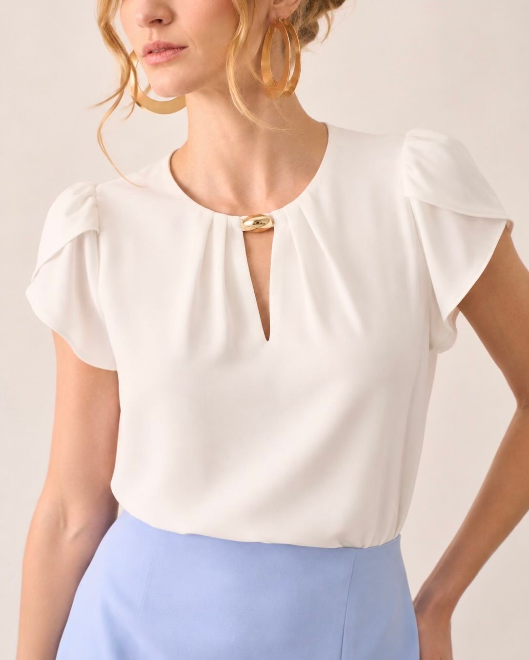 Blusa Crepe Decote Fivela Dourada - Milalai Blusa Crepe Decote Fivela Dourada - Milalai