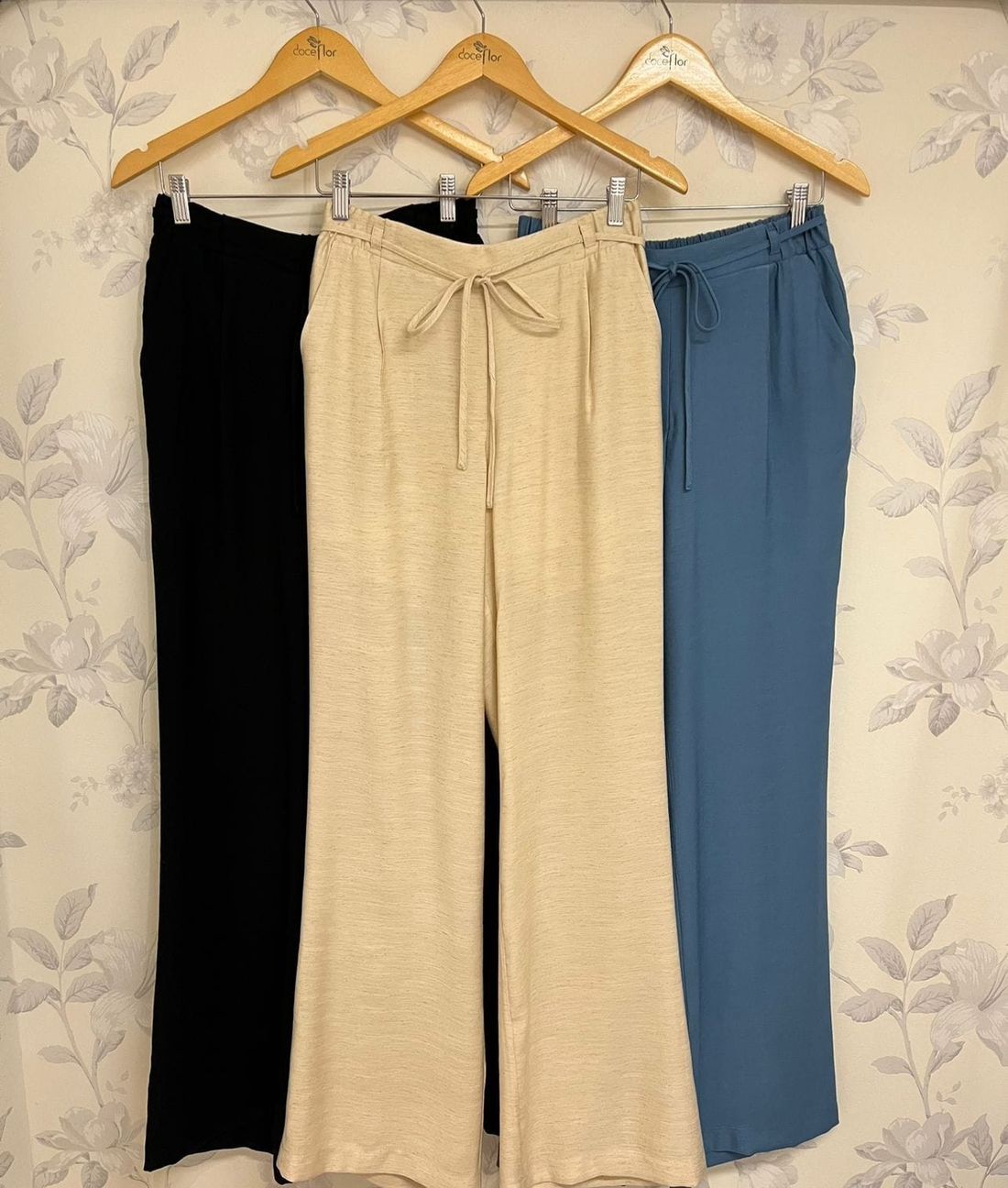 Calça Wide Leg com Amarração-Doce Flor Calça Wide Leg com Amarração-Doce Flor