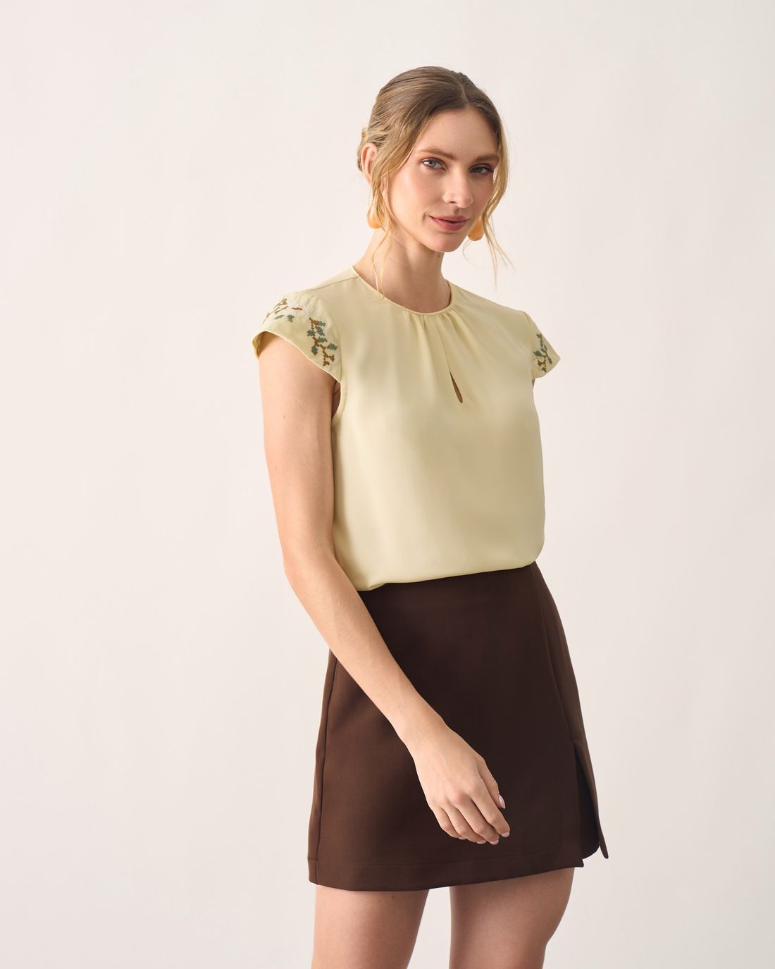 Blusa Crepe Manga Bordada - Milalai