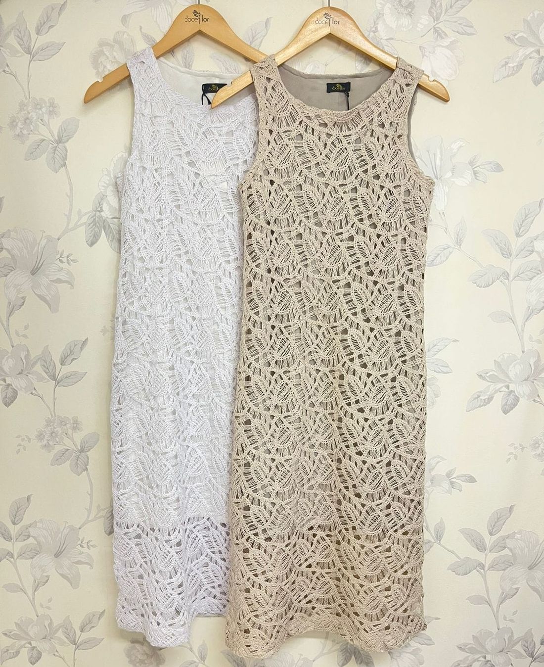 Vestido Midi Em Crochet Com Fenda - Doce Flor Vestido Midi Em Crochet Com Fenda - Doce Flor