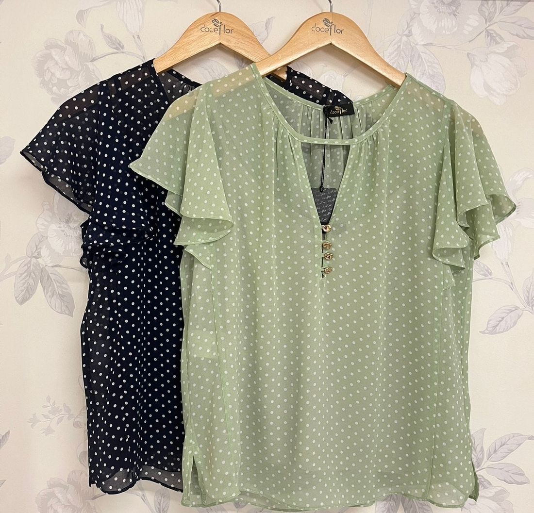 Blusa Crepe Poás Botões Dourados - Doce Flor Blusa Crepe Poás Botões Dourados - Doce Flor