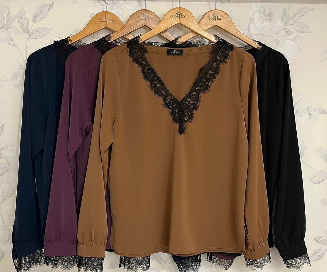 Blusa Crepe Decote V Renda Cílios - Doce Flor