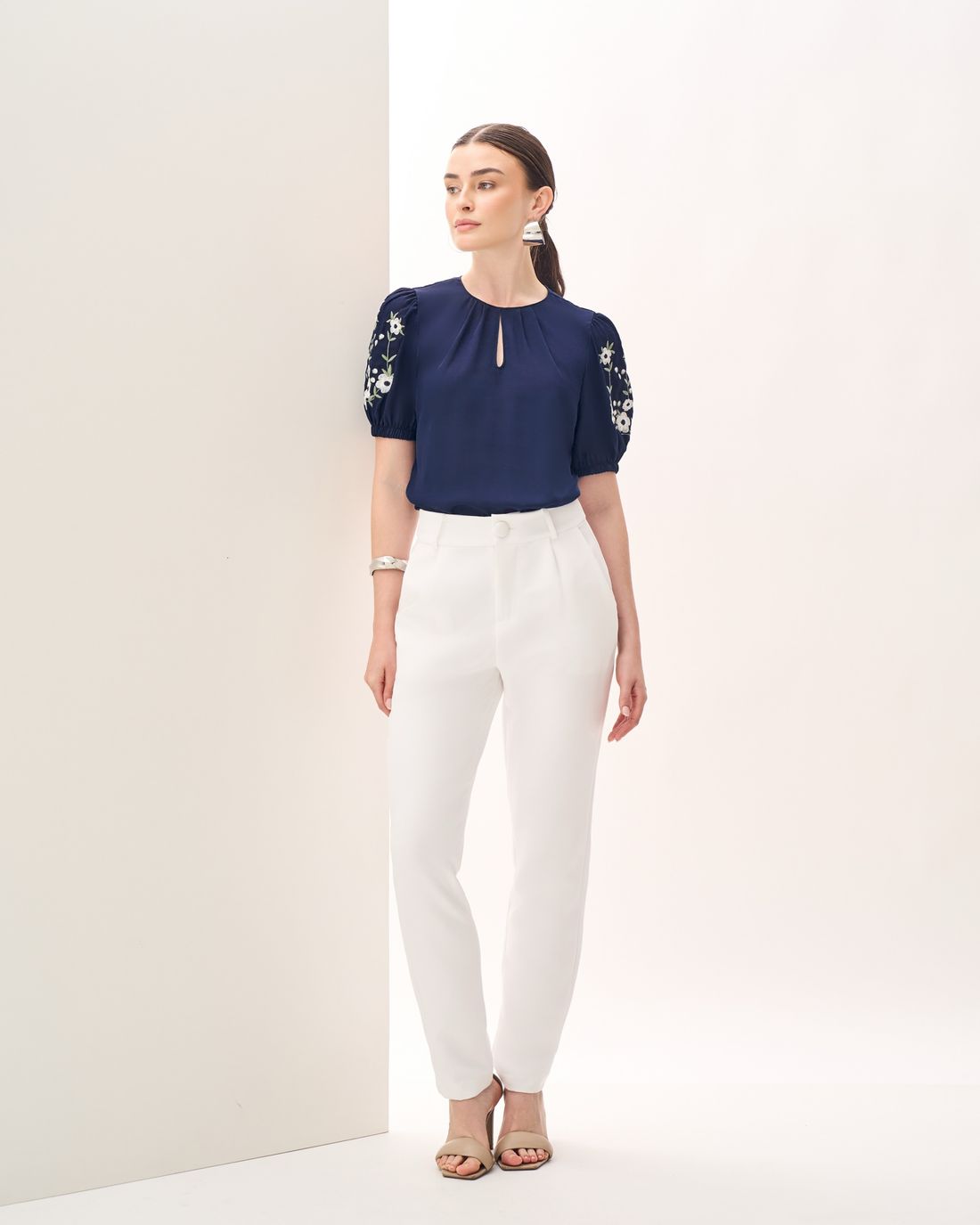 Blusa Crepe Manga Bordada - Milalai Blusa Crepe Manga Bordada - Milalai