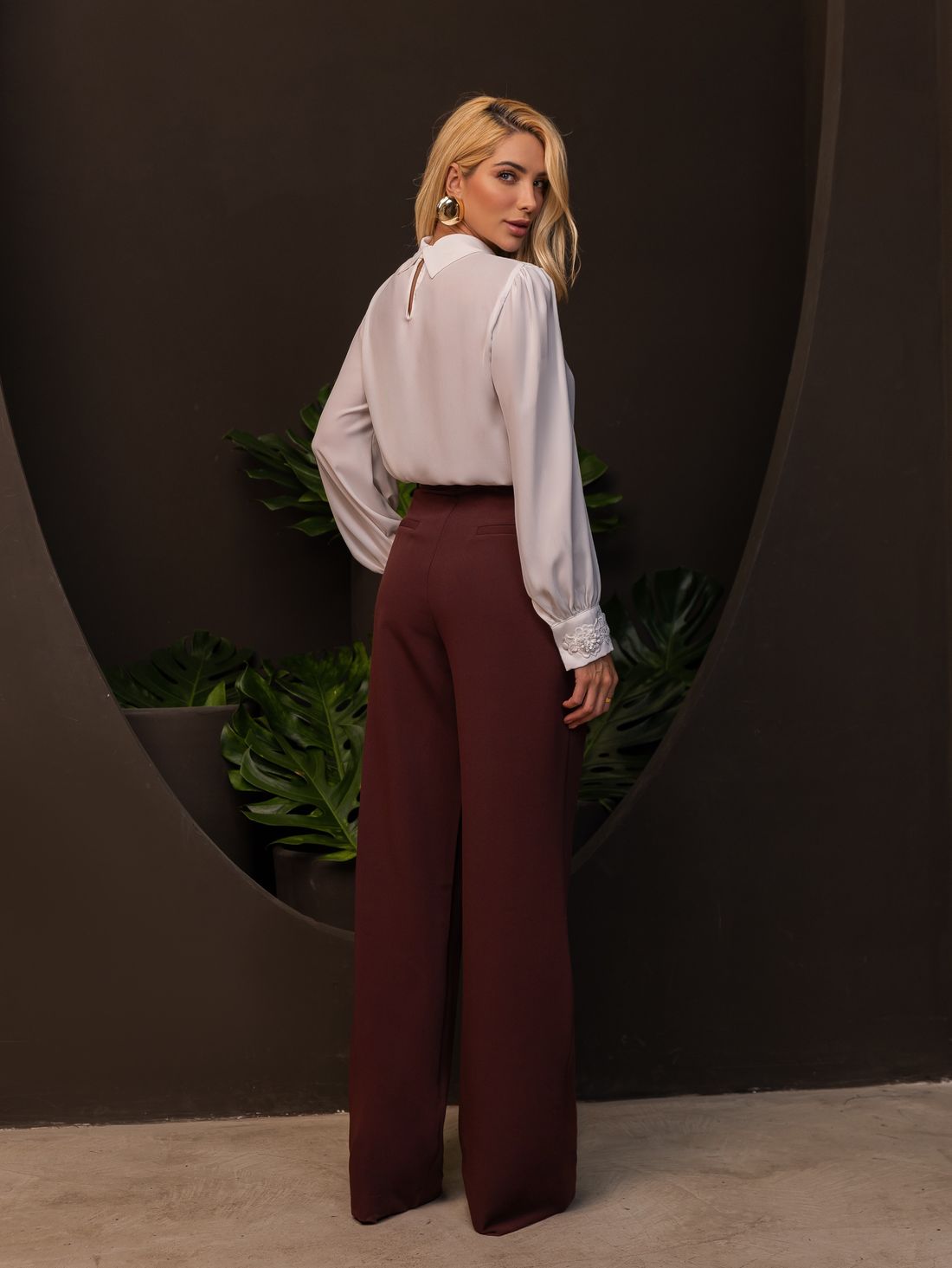 Blusa Crepe Detalhe Punho Flor - Milalai