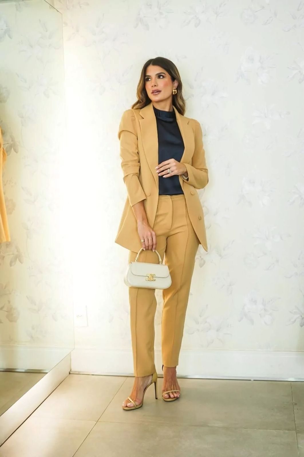 Calça Ariane Alfaiataria Com Nervuras - Doce Flor Calça Ariane Alfaiataria Com Nervuras - Doce Flor