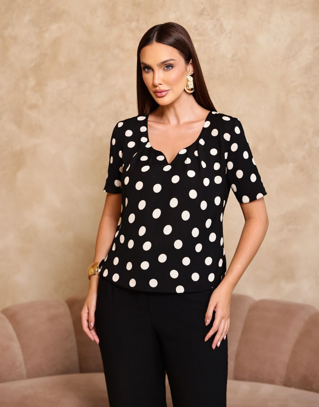 Blusa Crepe Poá Decote V - Doce Flor Blusa Crepe Poá Decote V - Doce Flor