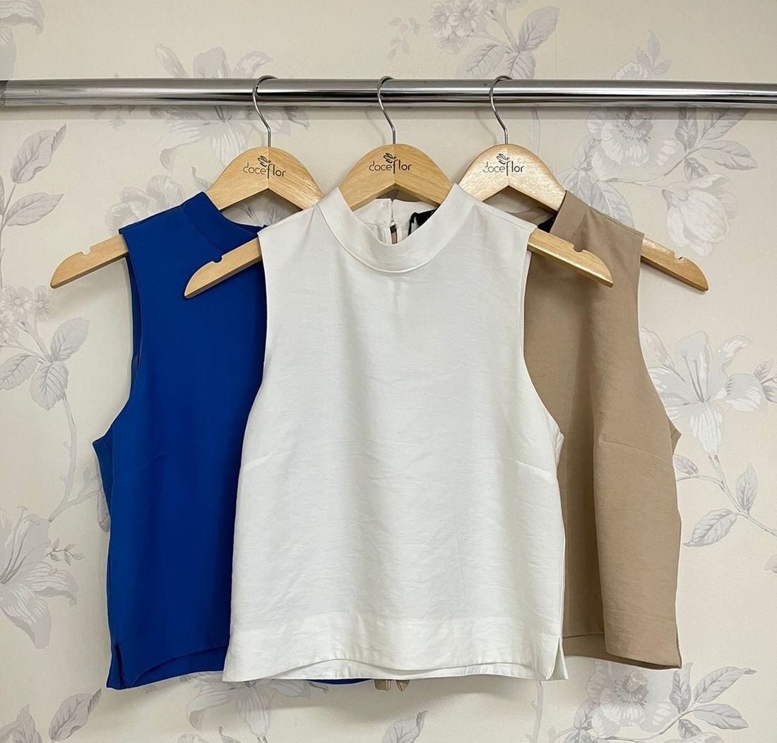 Blusa Cavada Gola Alta - Doce Flor Blusa Cavada Gola Alta - Doce Flor