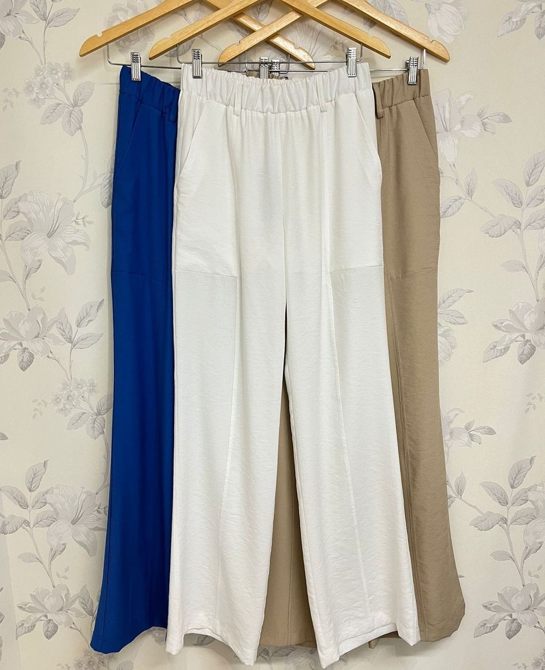 Calça Wide Leg Elástico e Bolsos - Doce Flor Calça Wide Leg Elástico e Bolsos - Doce Flor