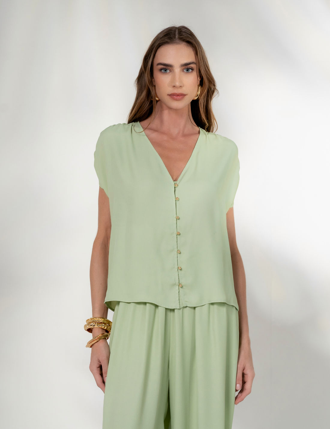 Blusa Crepe Botões Isis - Unique Chic Blusa Crepe Botões Isis - Unique Chic