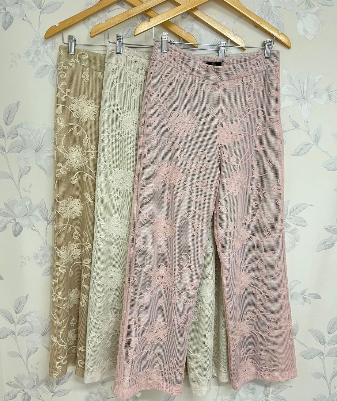 Calça Reta Tela Com Bordado - Doce Flor