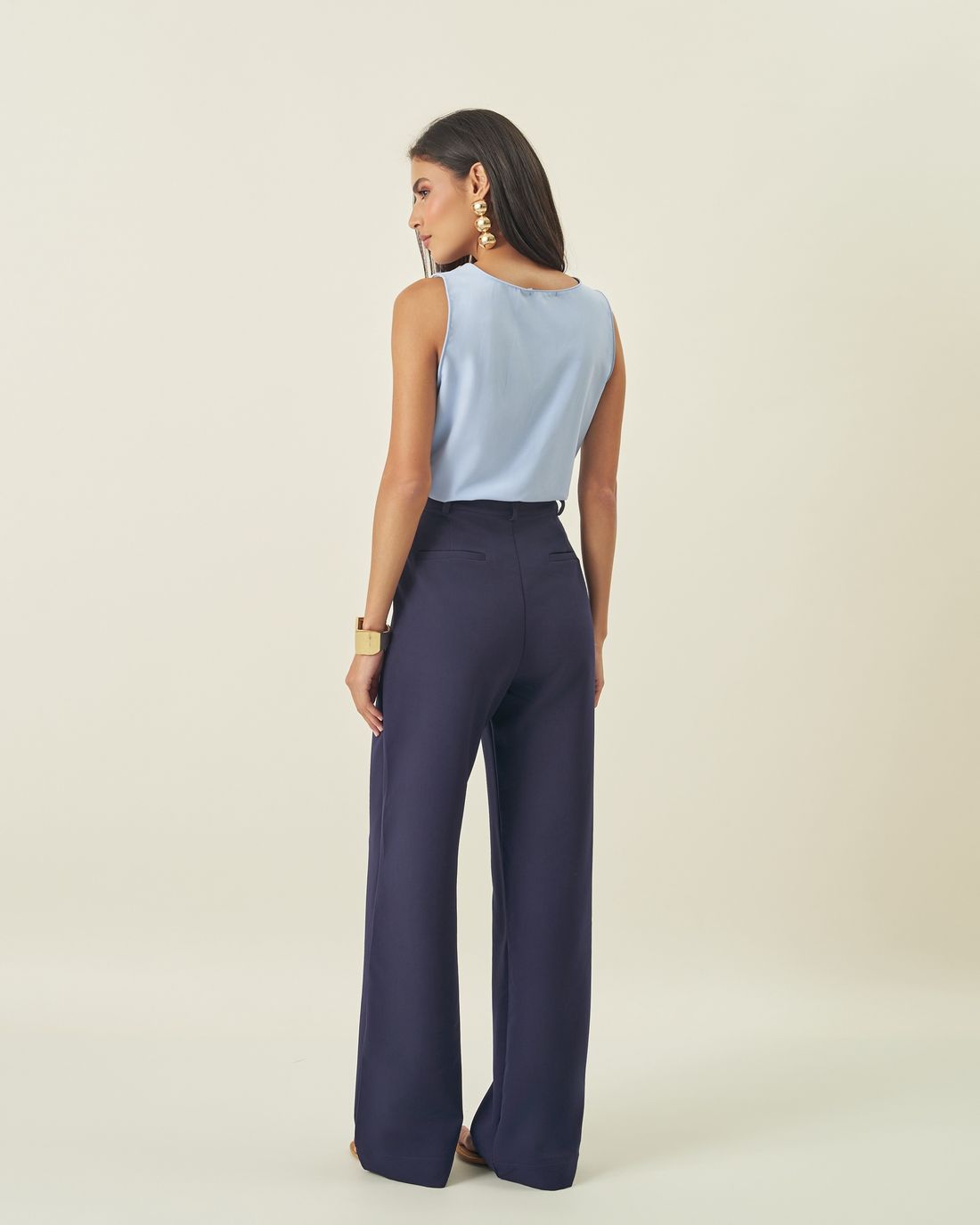Regata Crepe Botão Exclusivo Ombros - Milalai Regata Crepe Botão Exclusivo Ombros - Milalai