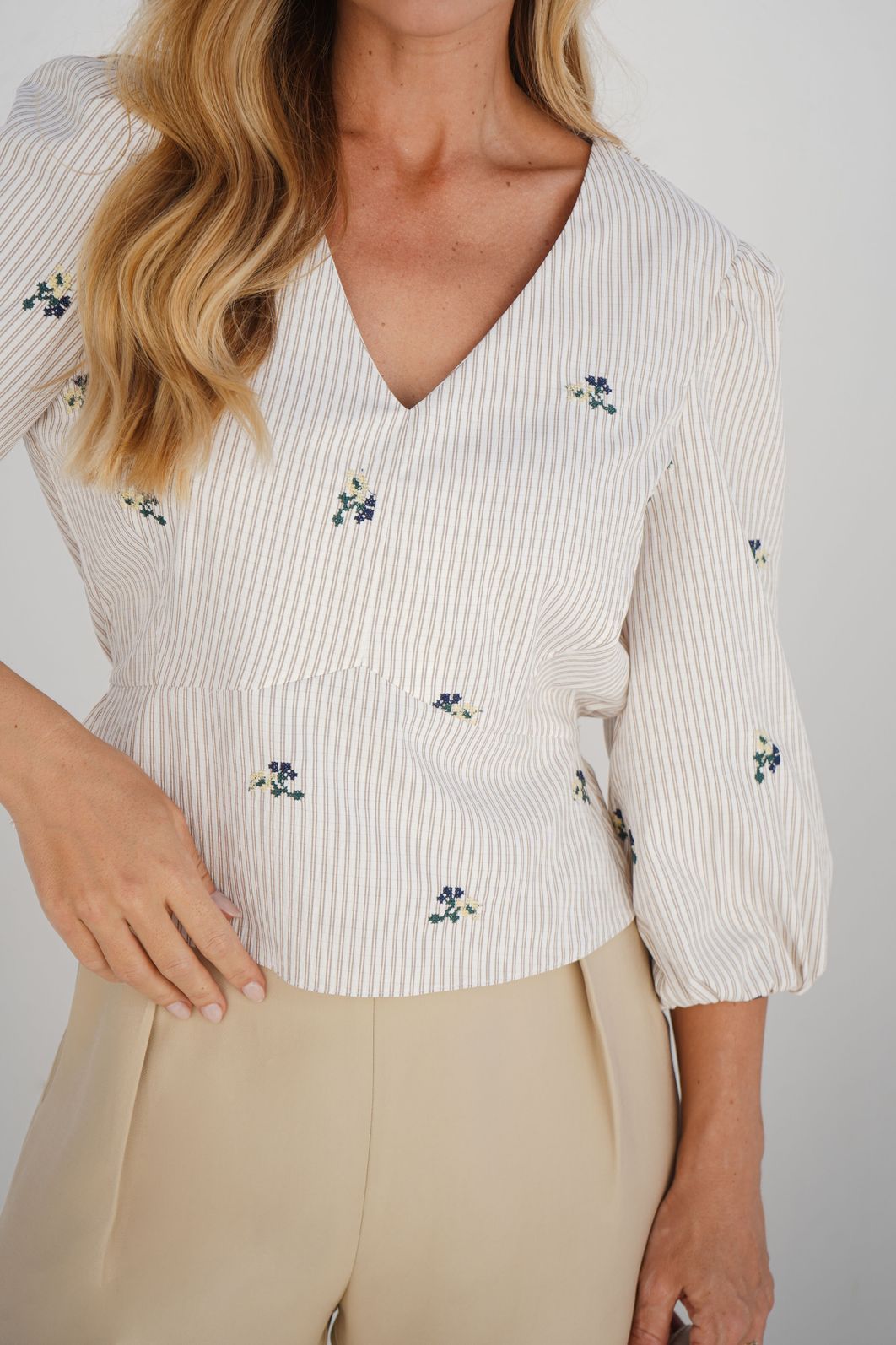 Blusa Manga Balonê Listra Bordado - Donna Ritz Blusa Manga Balonê Listra Bordado - Donna Ritz