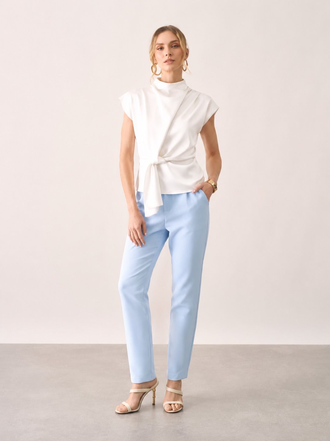 Blusa Acetinada com Gola Drapeada - Milalai Blusa Acetinada com Gola Drapeada - Milalai