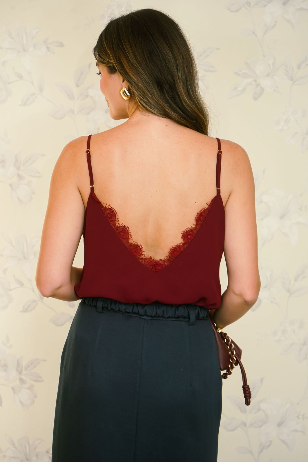 Regata Crepe Dupla Camada Decote Renda - Doce Flor Regata Crepe Dupla Camada Decote Renda - Doce Flor