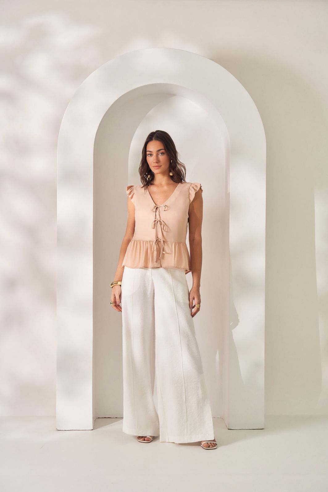 Blusa com Laços e Mangas Babado - Milalai Blusa com Laços e Mangas Babado - Milalai