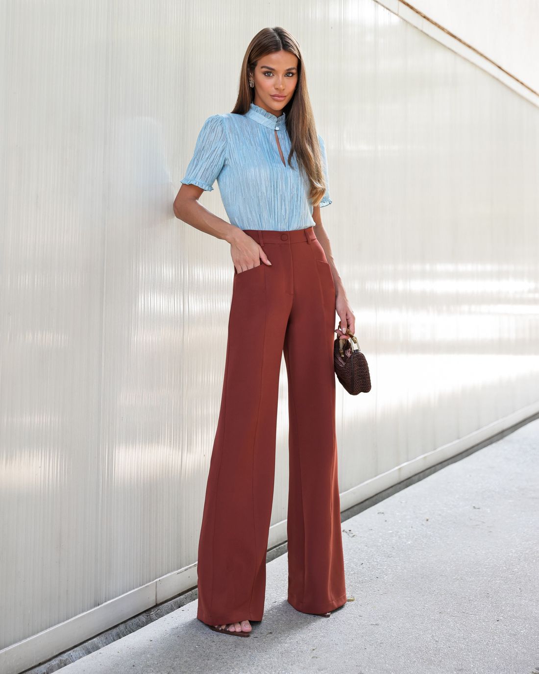 Blusa Chiffon Gola Alta Com Pregas E Babado - Doce Flor