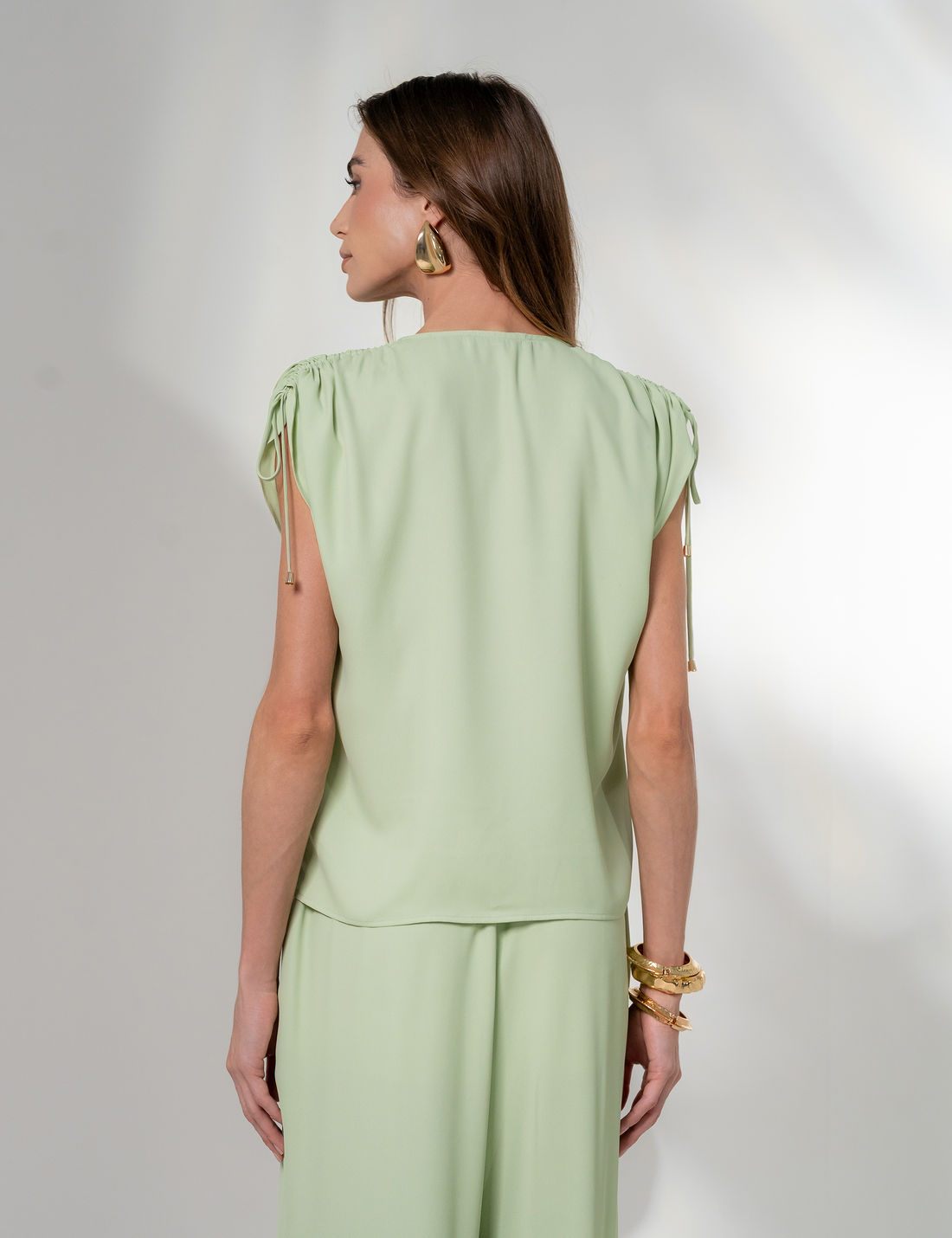 Blusa Crepe Botões Isis - Unique Chic Blusa Crepe Botões Isis - Unique Chic