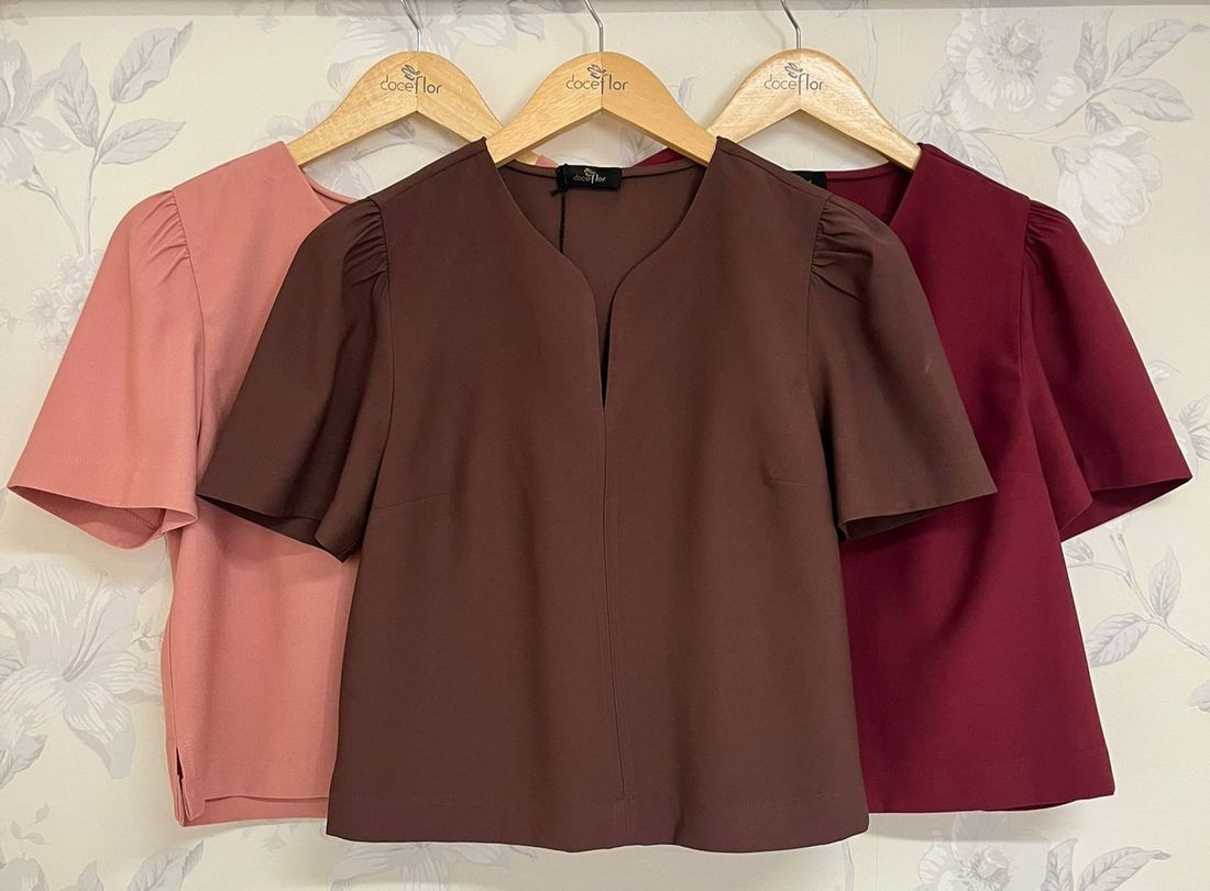 Blusa Com Fenda No Decote - Doce Flor