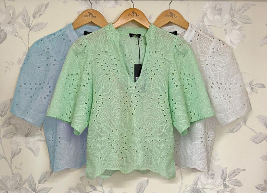 Blusa Laise Manga Curta-Doce Flor Blusa Laise Manga Curta-Doce Flor