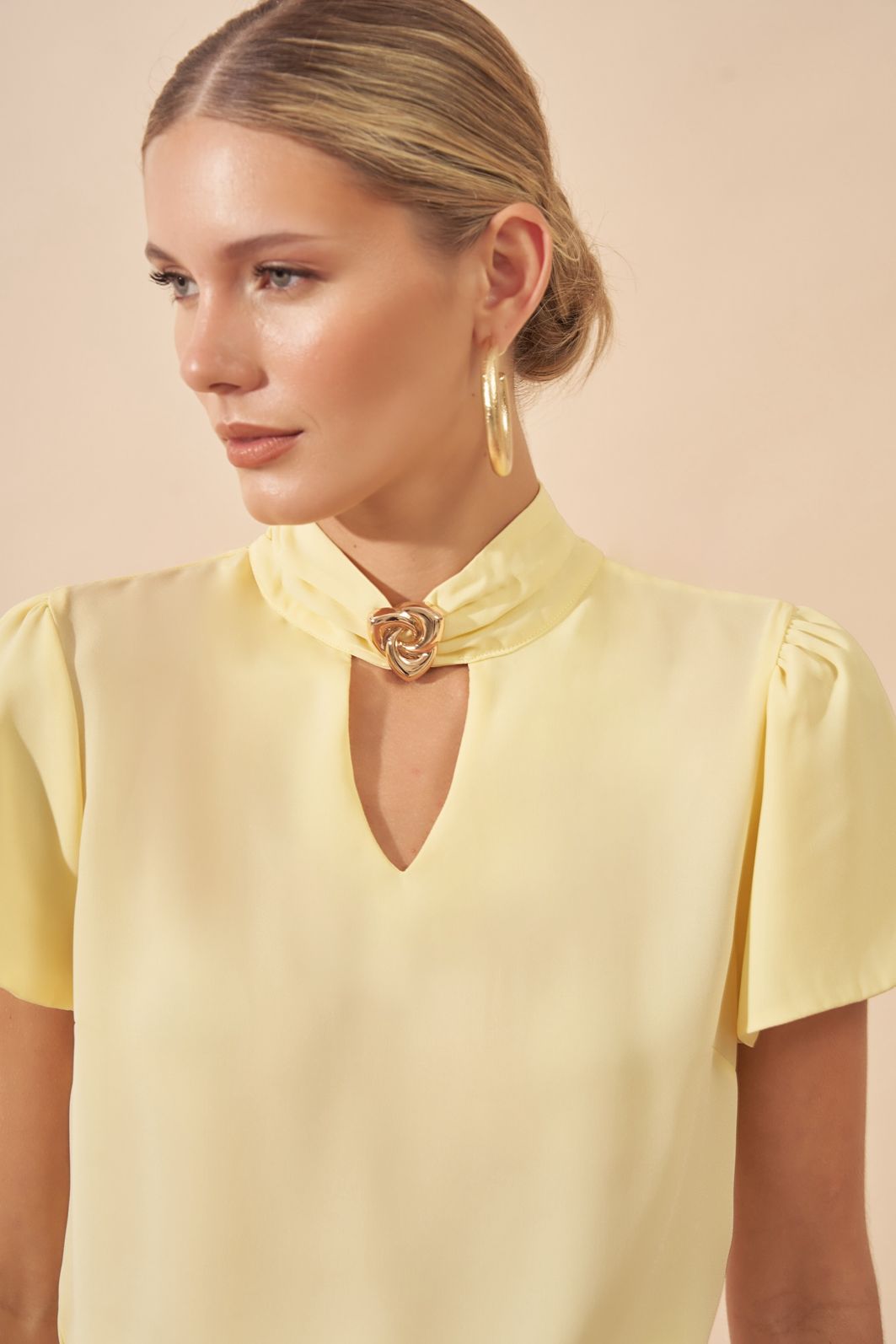 Blusa Fivela Dourada Gola - Milalai Blusa Fivela Dourada Gola - Milalai