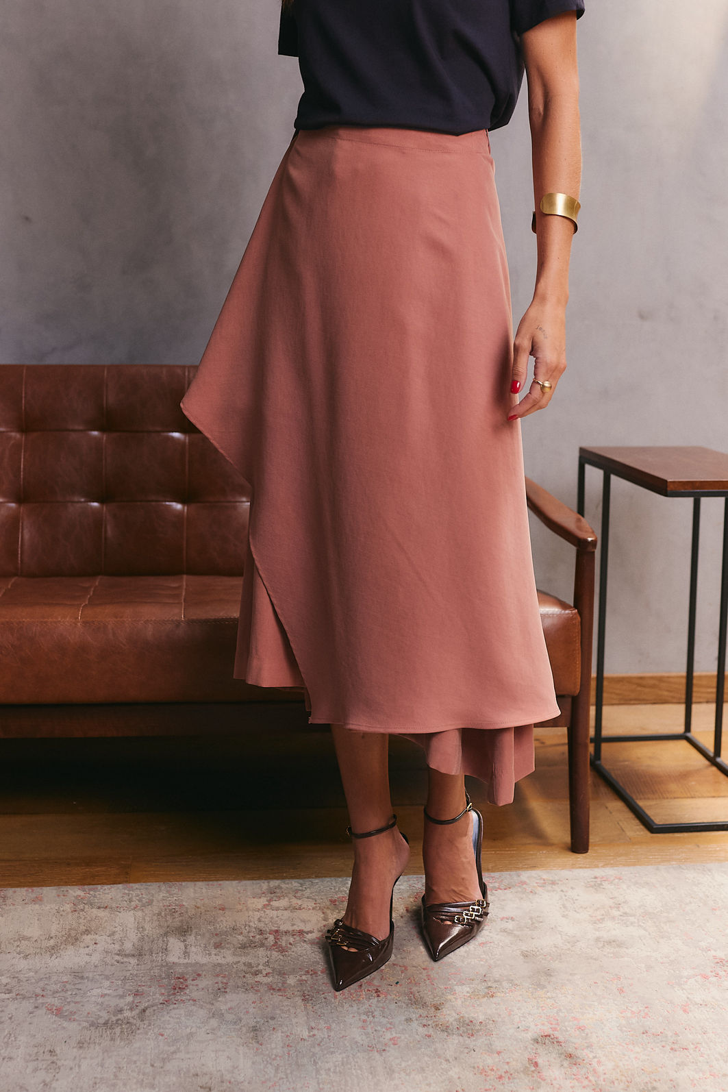 Saia Midi Envelope - Unique Chic Saia Midi Envelope - Unique Chic