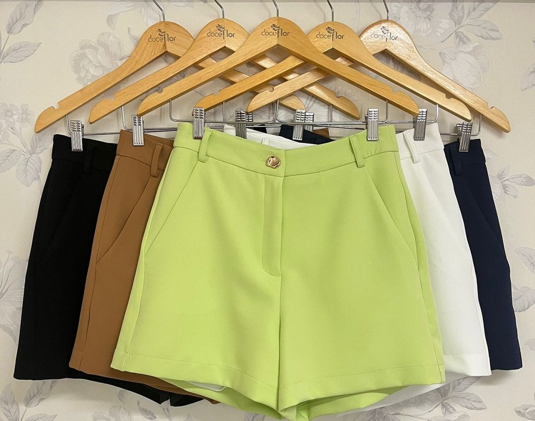 Short Com Bolso Botão Dourado - Doce Flor