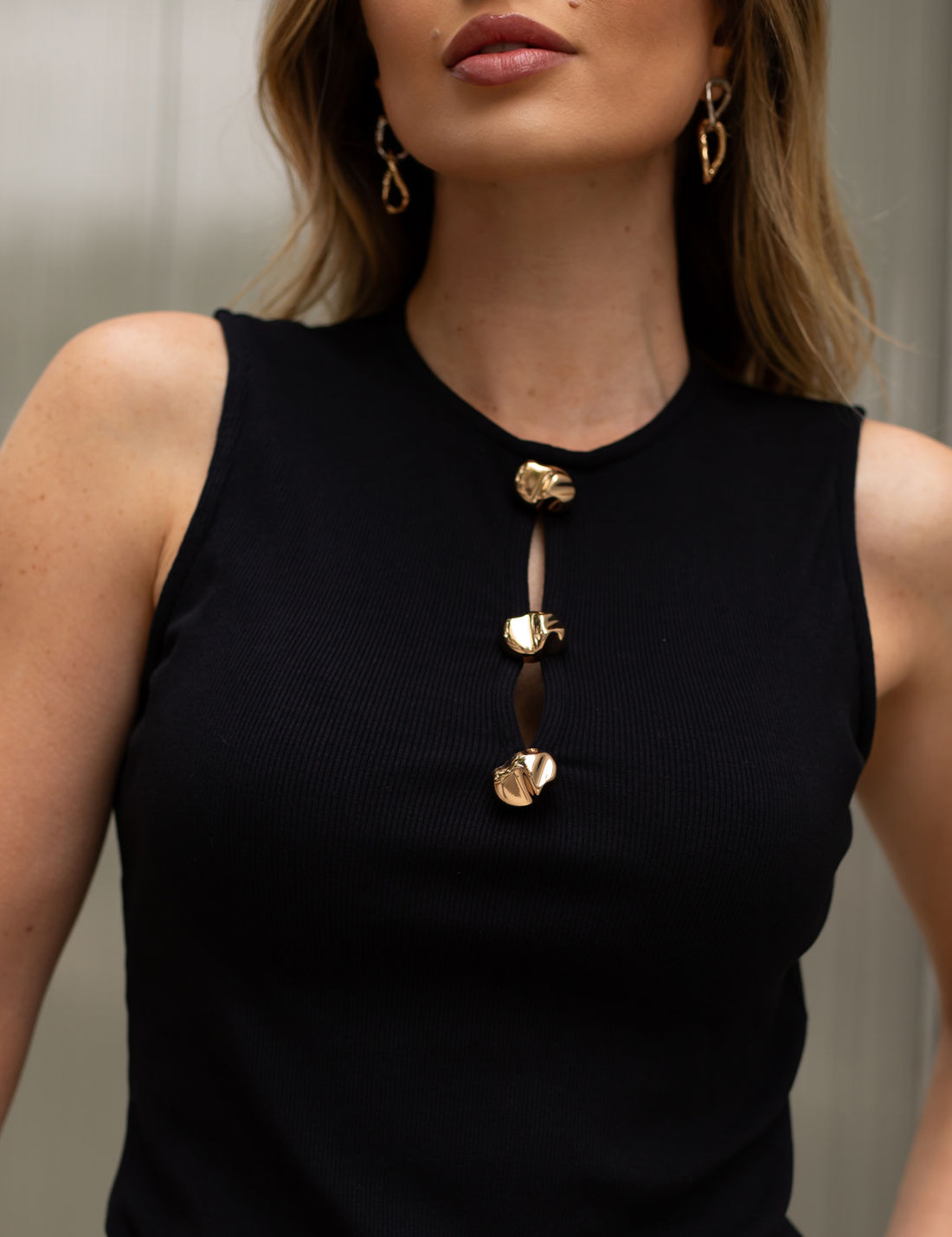 Regata Malha Ribana Botões Orgânico - Unique Chic