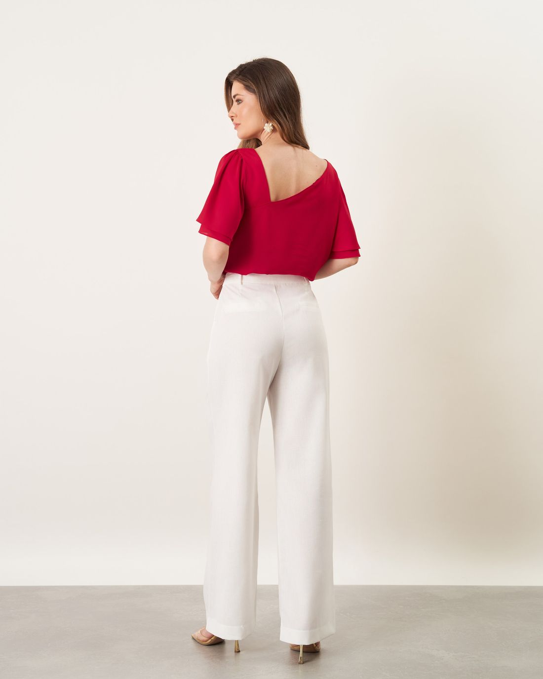 Blusa Crepe Decote Assimétrico Com Fivela - Milalai Blusa Crepe Decote Assimétrico Com Fivela - Milalai