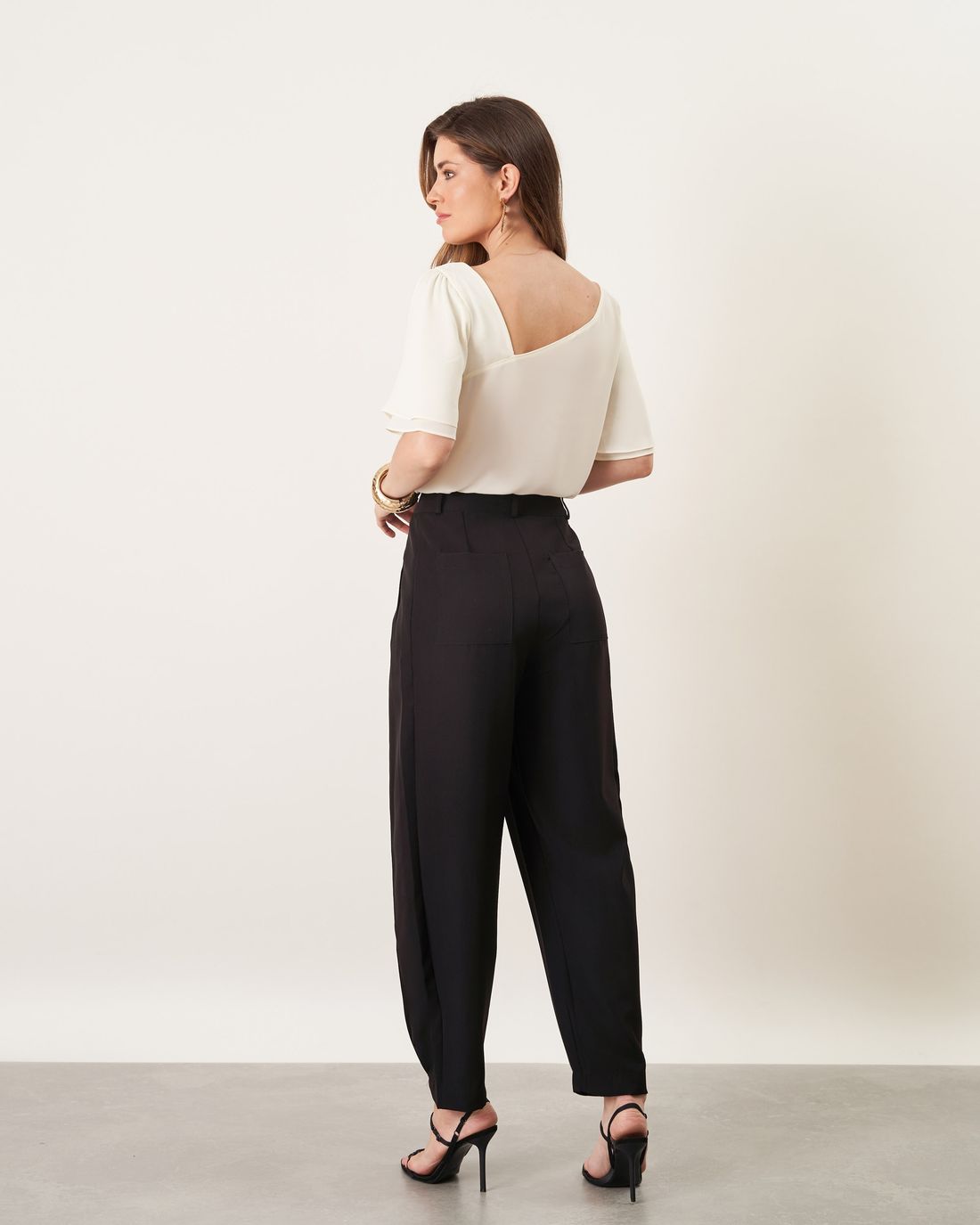 Blusa Crepe Decote Assimétrico Com Fivela - Milalai Blusa Crepe Decote Assimétrico Com Fivela - Milalai