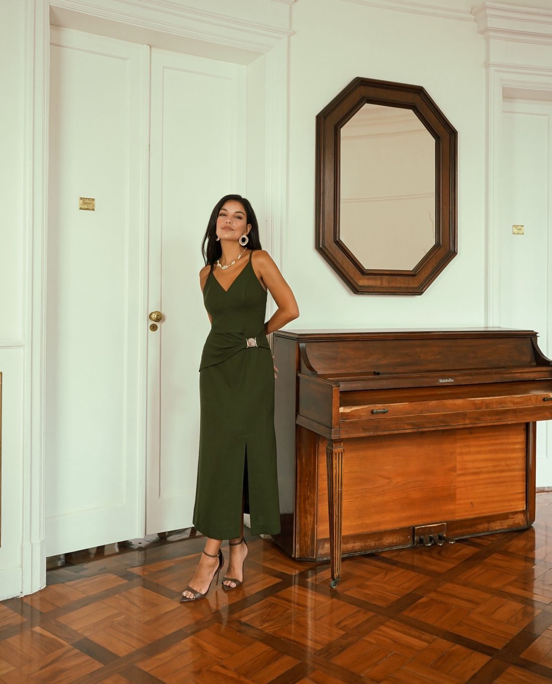 Vestido Midi Linho Aviamento Pedra - Donna Ritz Vestido Midi Linho Aviamento Pedra - Donna Ritz