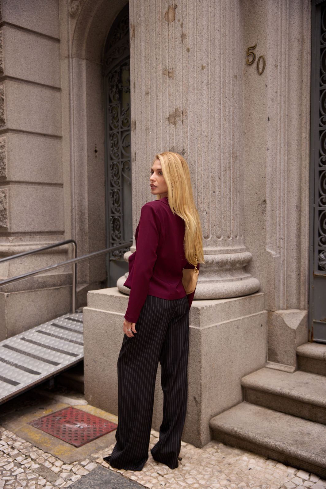 Calça Reta Botão Forrado Risca De Giz - Doce Flor