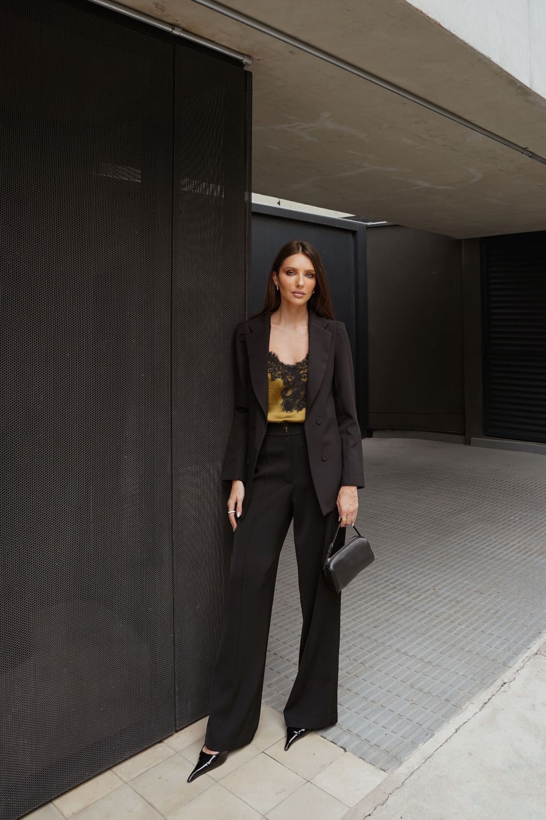 Regata Assimétrica Renda - Doce Flor