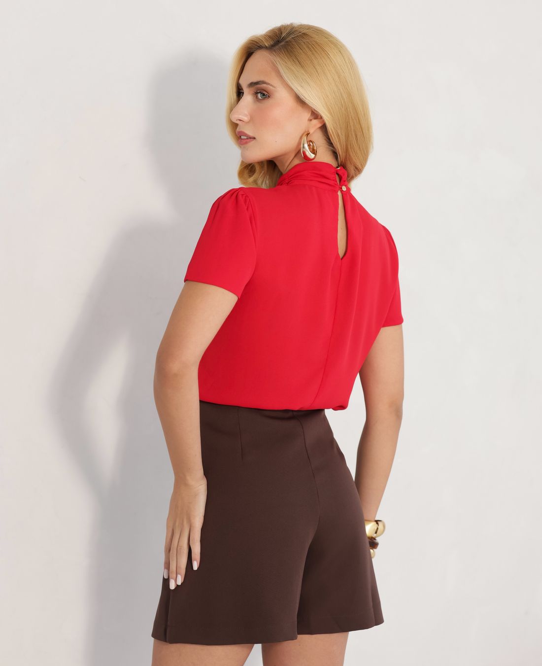 Blusa Fivela Dourada Gola - Milalai Blusa Fivela Dourada Gola - Milalai