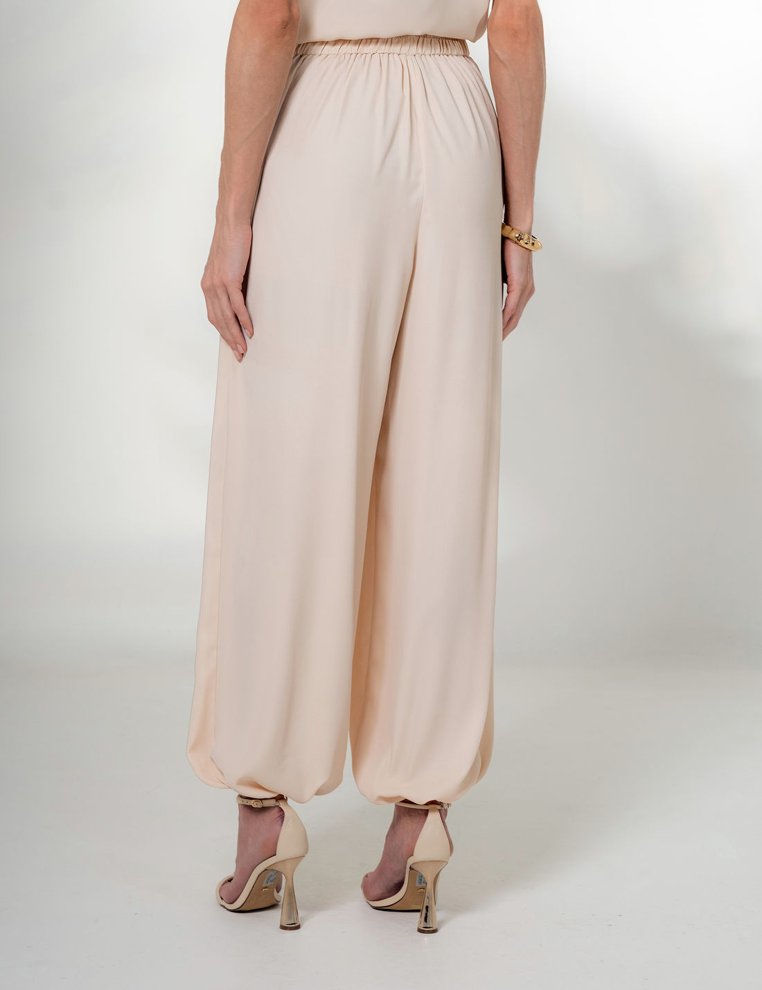 Calça Aladim Ísis Crepe - Unique Chic Calça Aladim Ísis Crepe - Unique Chic