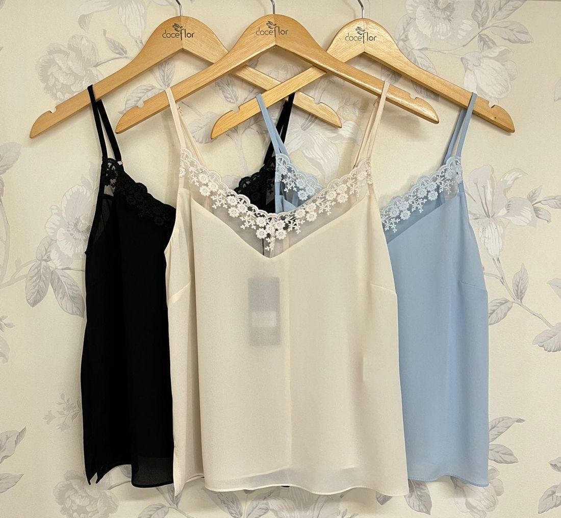 Regata Decote V Com Renda - Doce Flor Regata Decote V Com Renda - Doce Flor