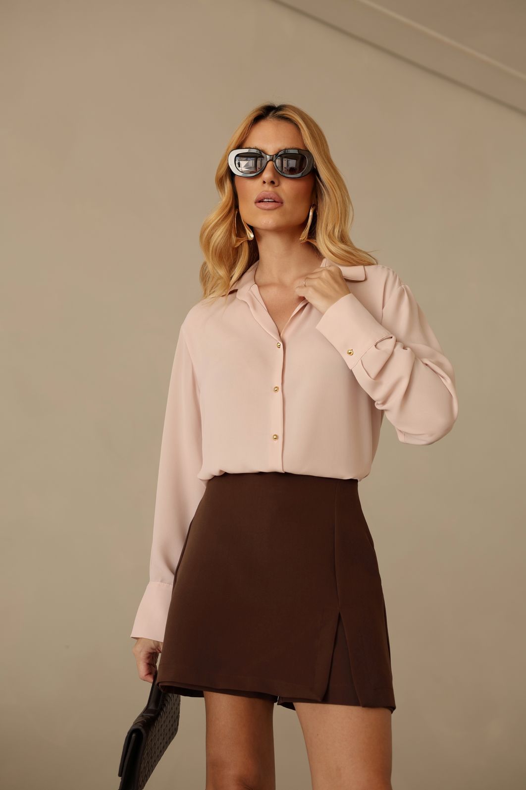 Shorts Saia Feminino em Alfaiataria com Fenda Frontal - Milalai