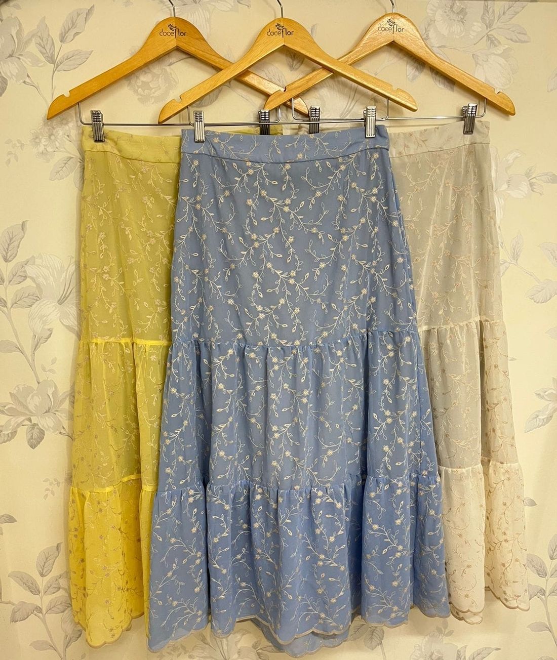 Saia Em Chiffon Bordado - Doce Flor Saia Em Chiffon Bordado - Doce Flor