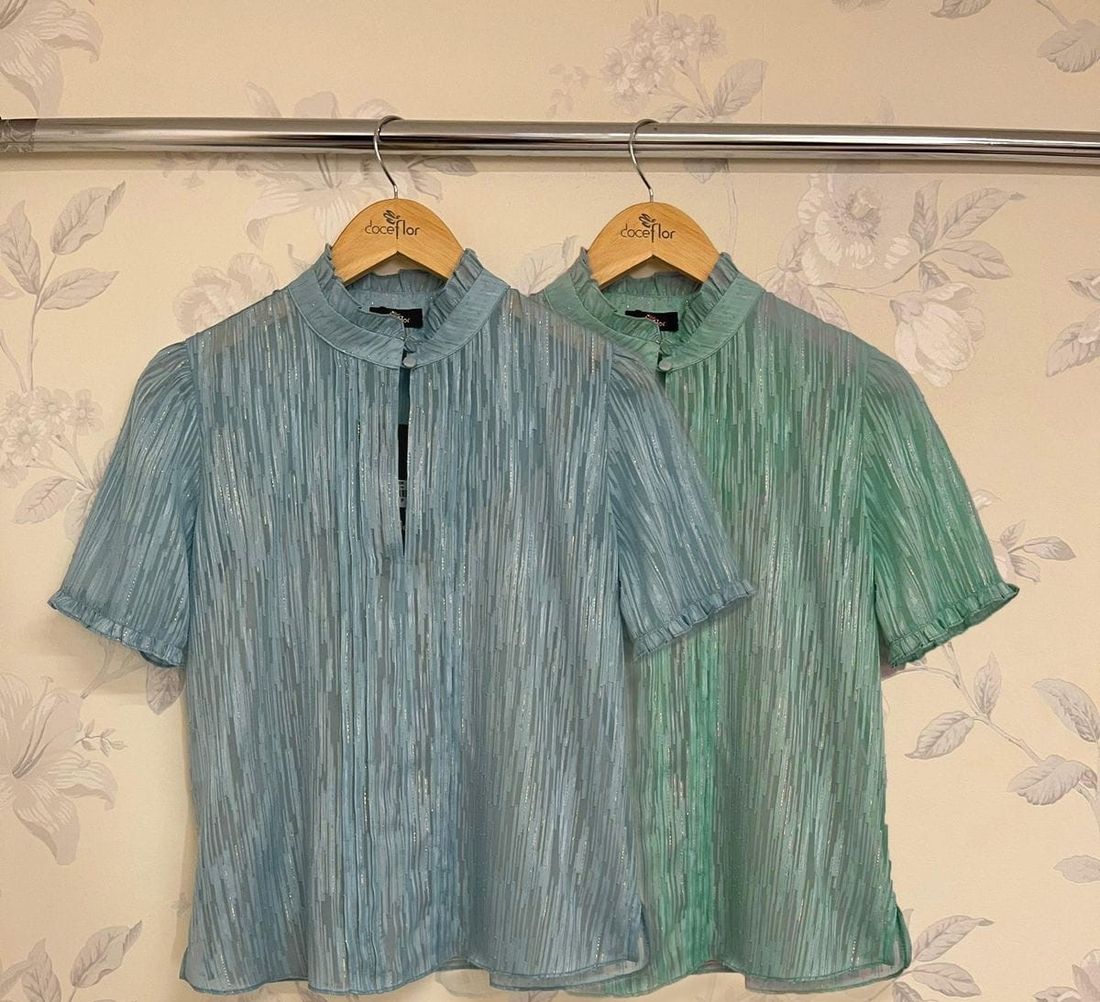 Blusa Chiffon Gola Alta Com Pregas E Babado - Doce Flor