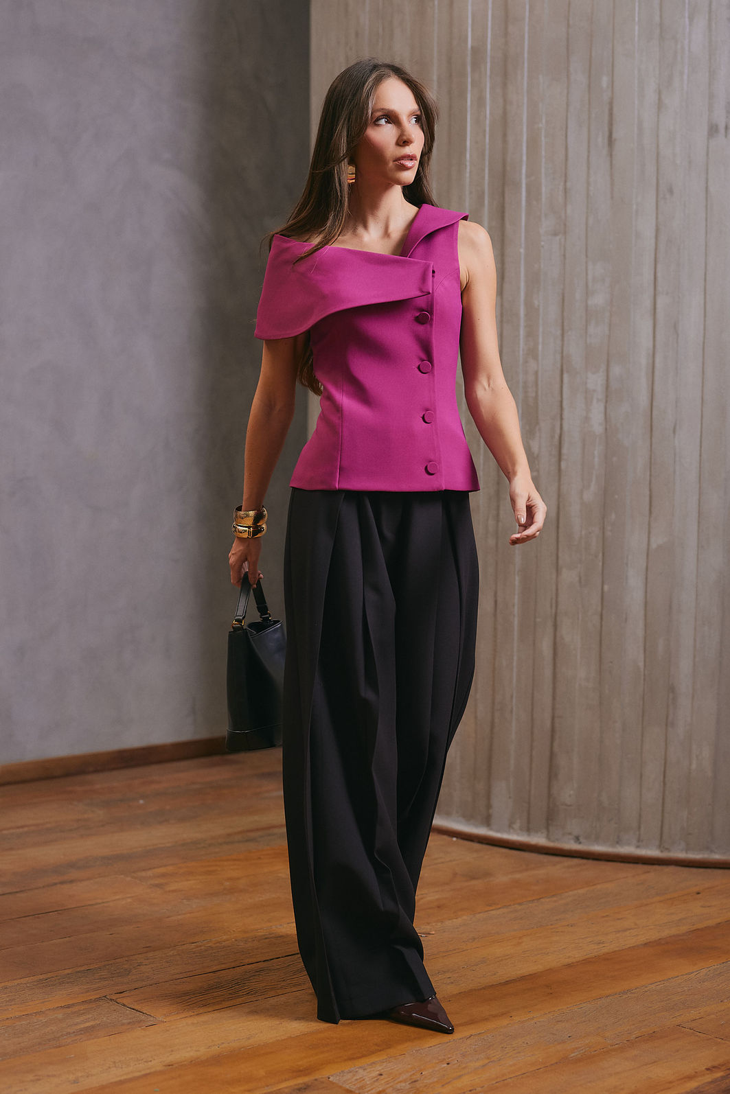 Blusa Decote Assimétrico Alfaiataria - Unique Chic Blusa Decote Assimétrico Alfaiataria - Unique Chic