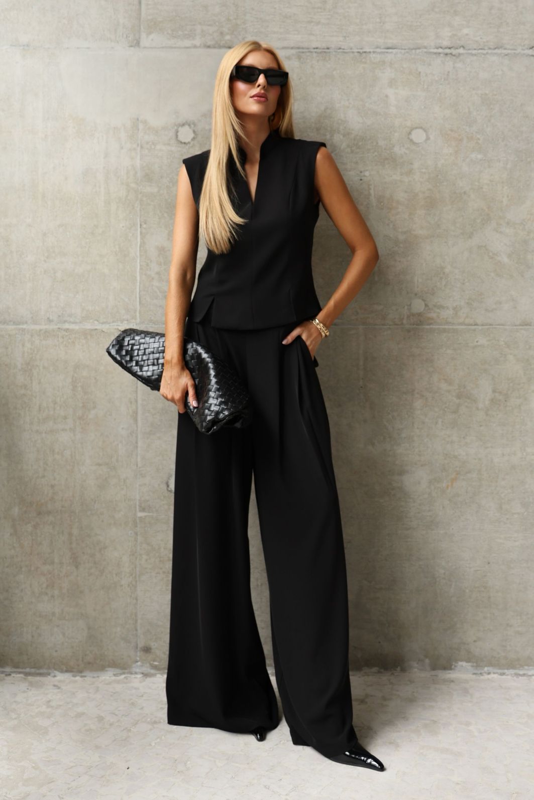 Blusa Alfaiataria Decote V - Unique Chic Blusa Alfaiataria Decote V - Unique Chic