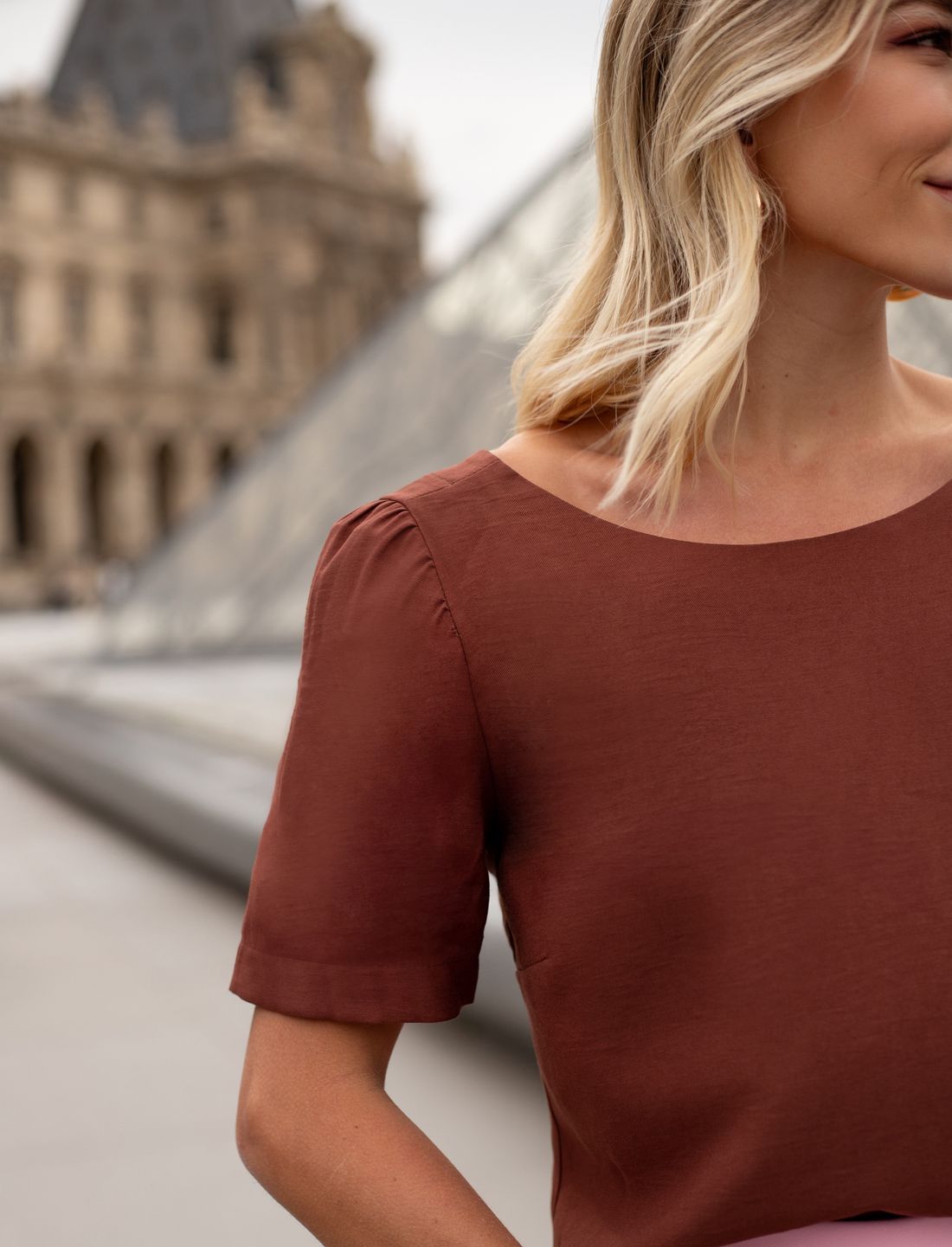 Blusa Viscose Curta Botões Nas Costas - Doce Flor Blusa Viscose Curta Botões Nas Costas - Doce Flor