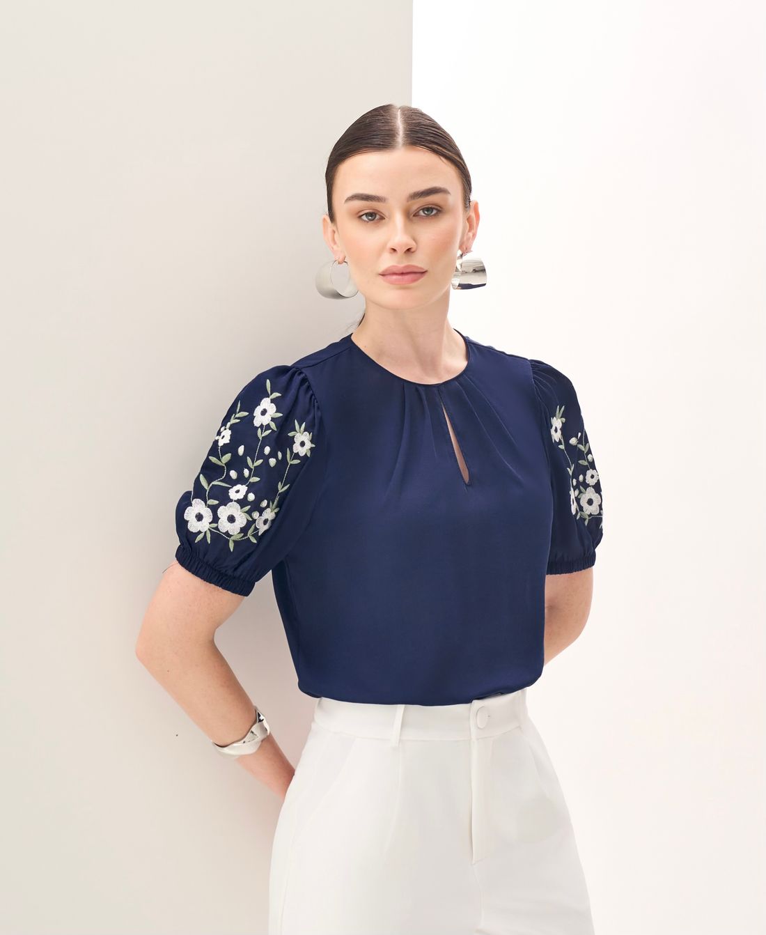 Blusa Crepe Manga Bordada - Milalai Blusa Crepe Manga Bordada - Milalai