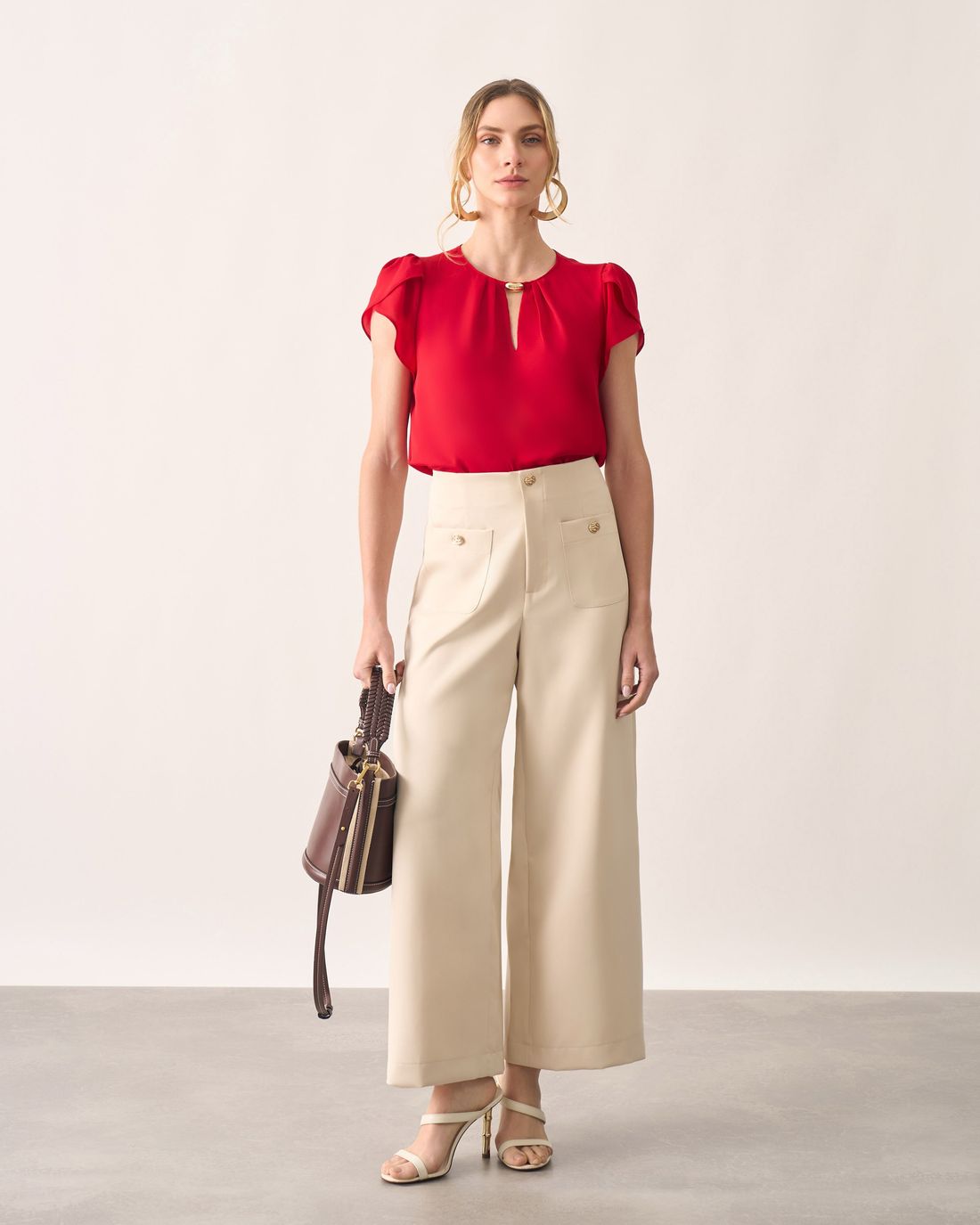 Blusa Crepe Decote Fivela Dourada - Milalai Blusa Crepe Decote Fivela Dourada - Milalai