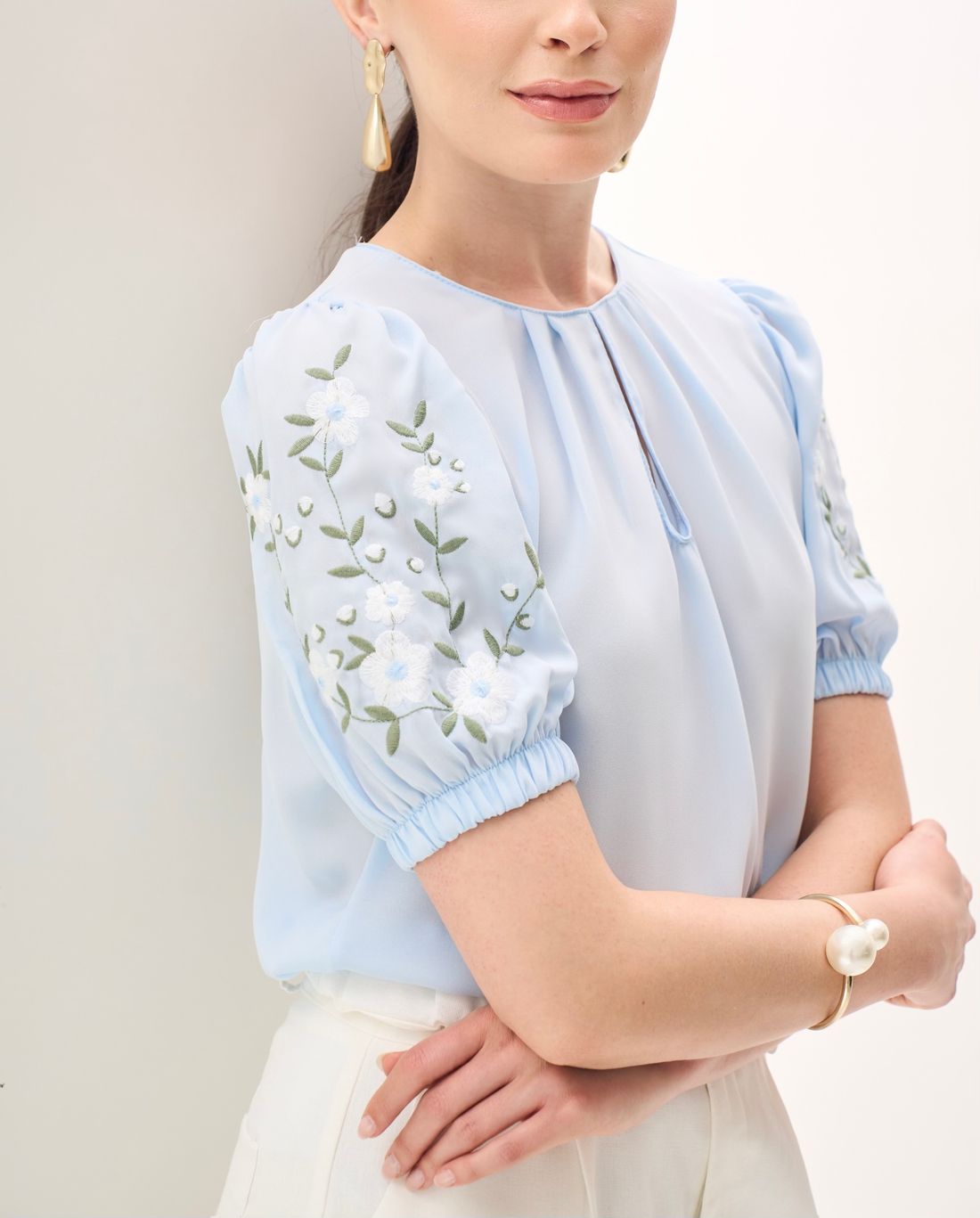 Blusa Crepe Manga Bordada - Milalai Blusa Crepe Manga Bordada - Milalai