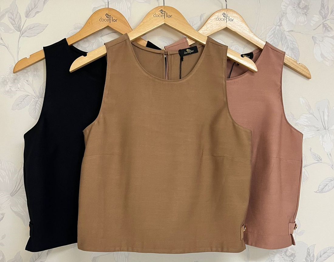 Blusa Cavada Com Martingale - Doce Flor