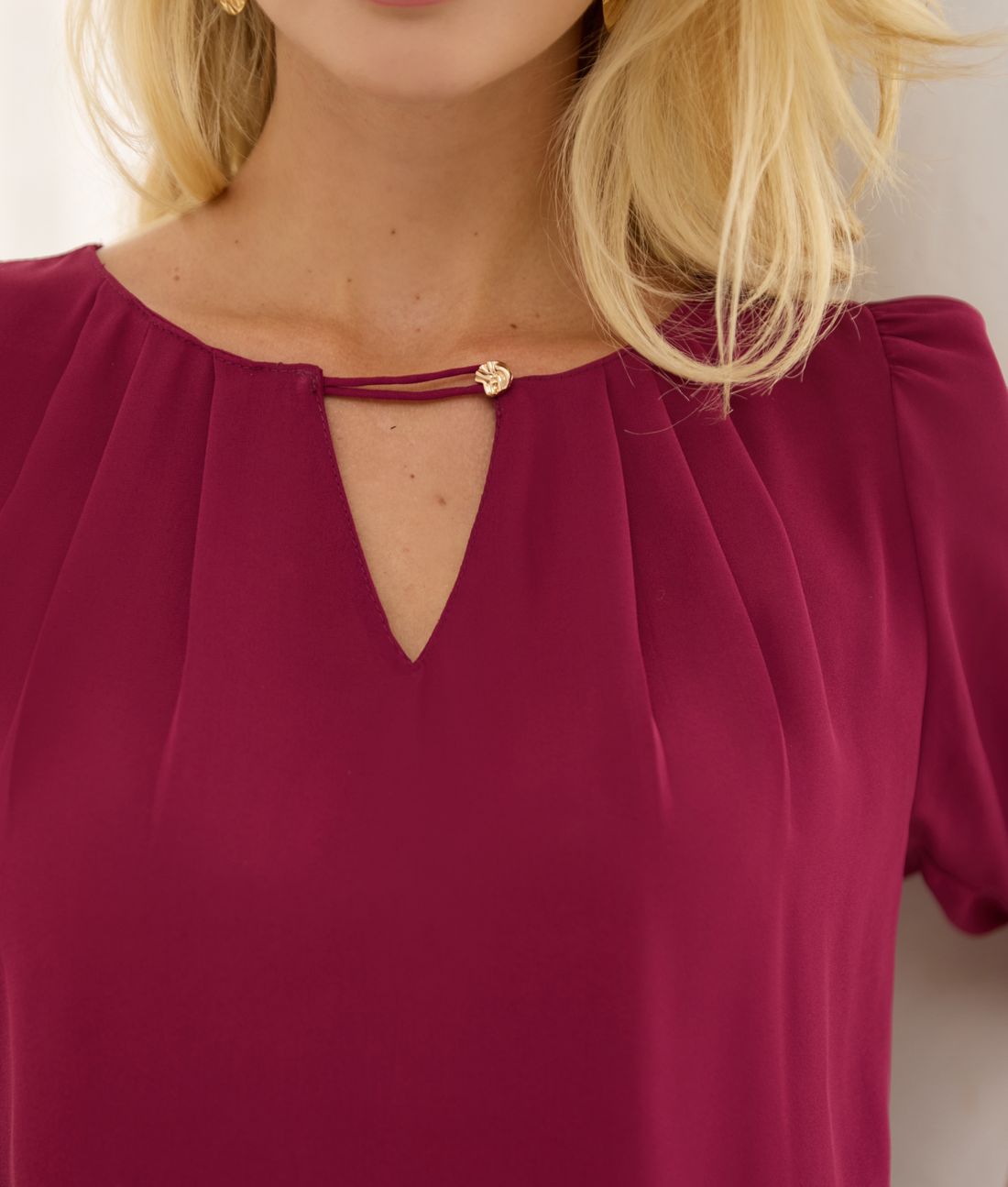 Blusa Pregas E Detalhe No Decote - Doce Flor