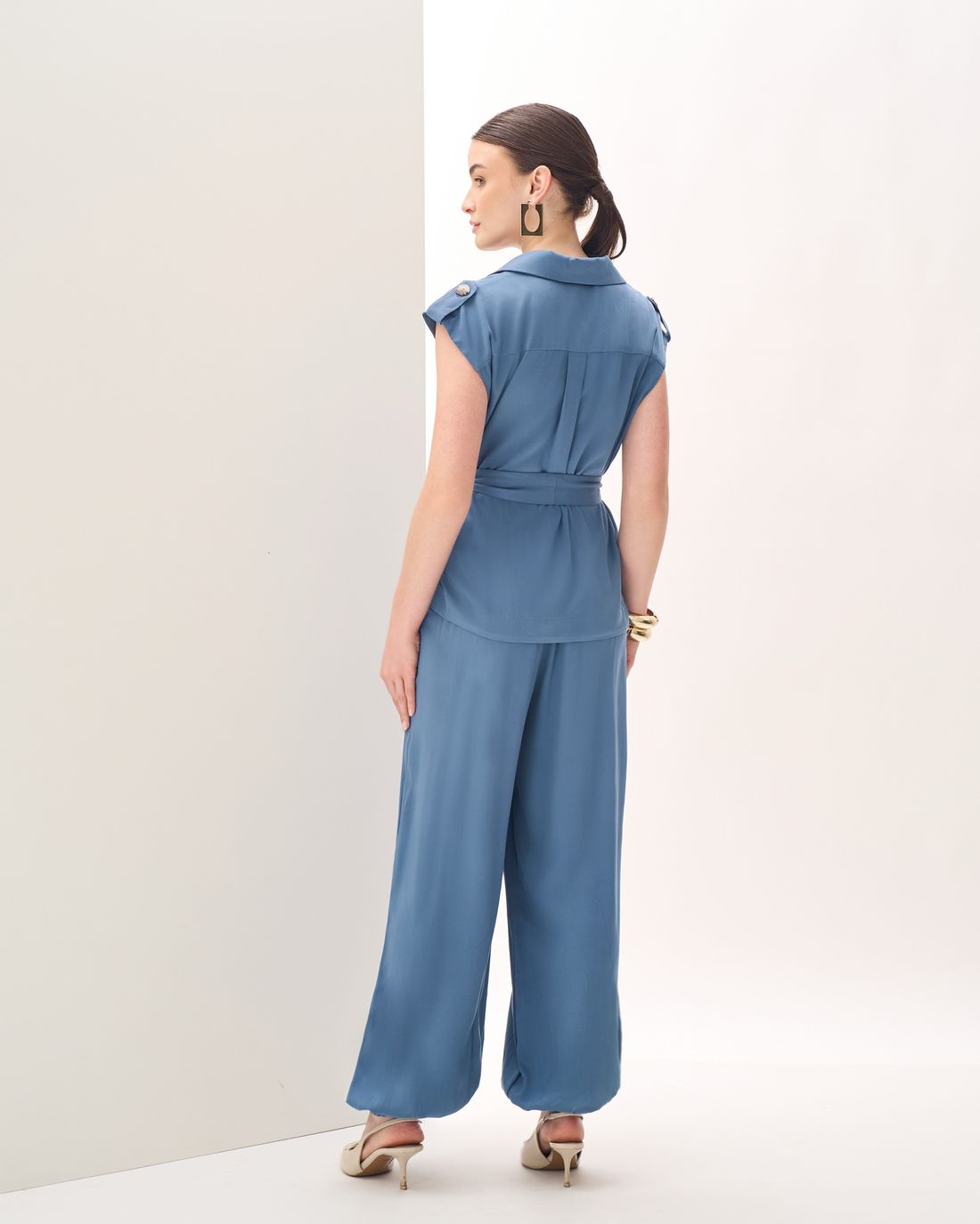 Colete de Viscose Sarja com Faixa Cinto - Milalai Colete de Viscose Sarja com Faixa Cinto - Milalai