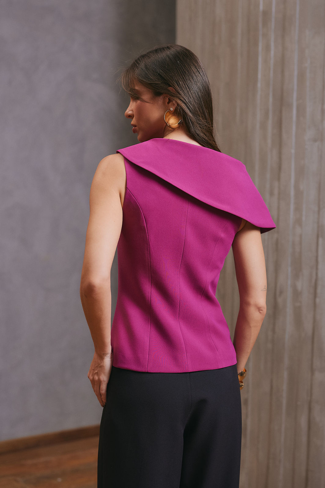 Blusa Decote Assimétrico Alfaiataria - Unique Chic Blusa Decote Assimétrico Alfaiataria - Unique Chic