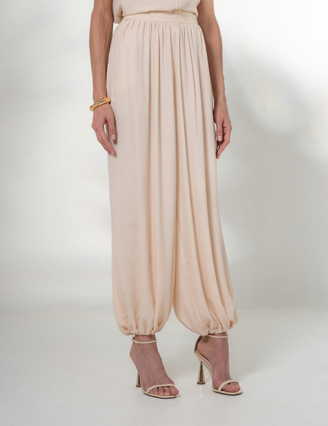 Calça Aladim Ísis Crepe - Unique Chic Calça Aladim Ísis Crepe - Unique Chic