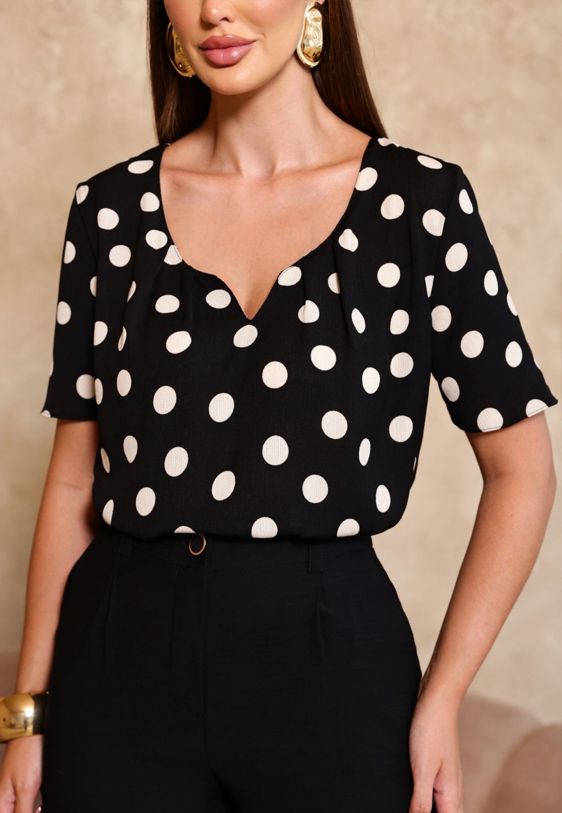 Blusa Crepe Poá Decote V - Doce Flor Blusa Crepe Poá Decote V - Doce Flor